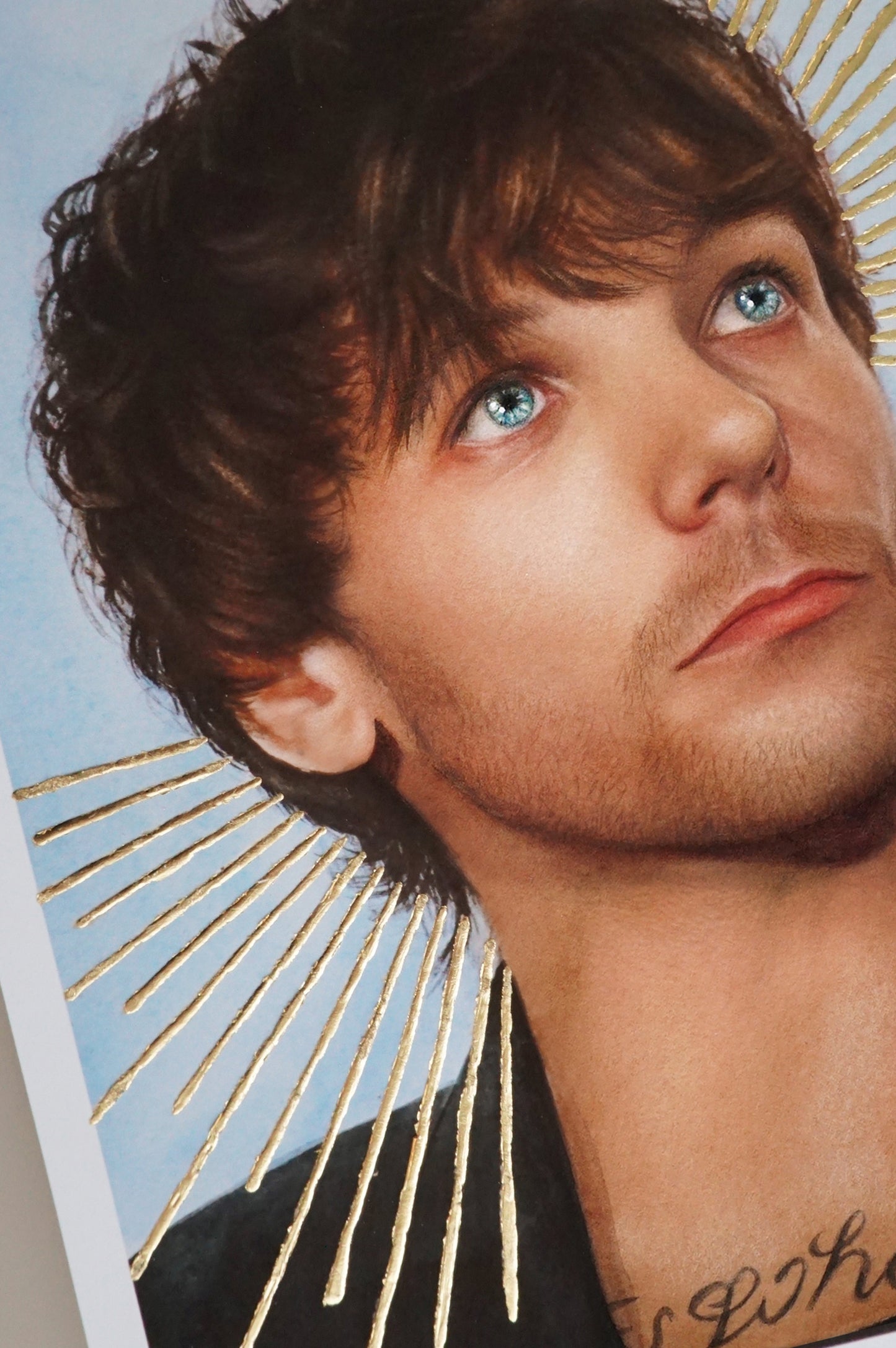 Louis Tomlinson Watercolor Print - Detalles dorados hechos a mano